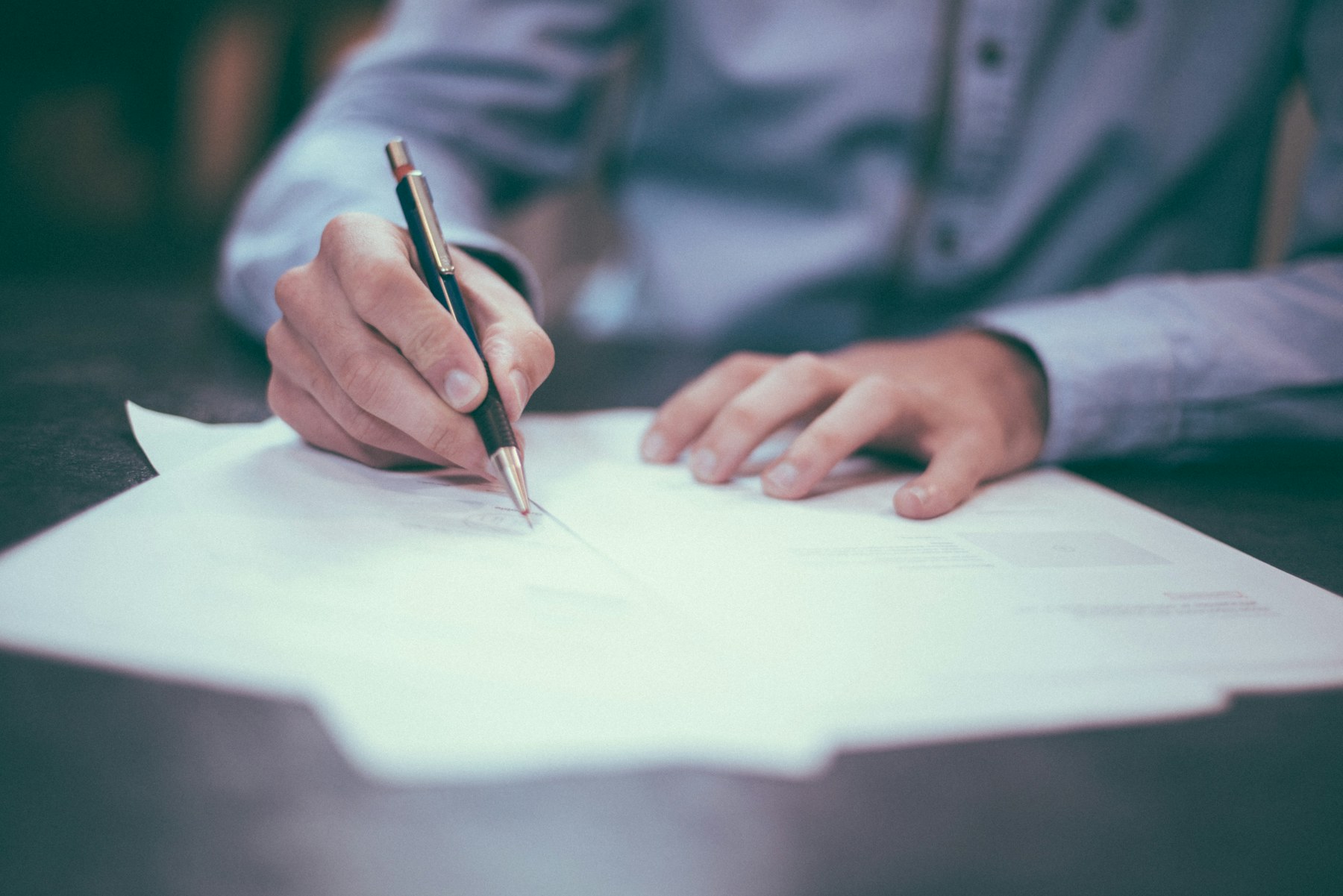 Documents de travail et dossier administratif